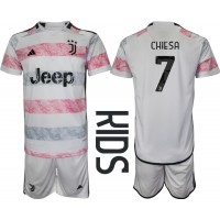 Camiseta Juventus Federico Chiesa #7 Segunda Equipación Replica 2023-24 para niños mangas cortas (+ Pantalones cortos)